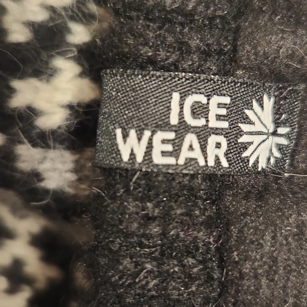 Icewear Papey  Angora Blend Wool Black and Gray Winter Pom-Pom Beanie OS Kids